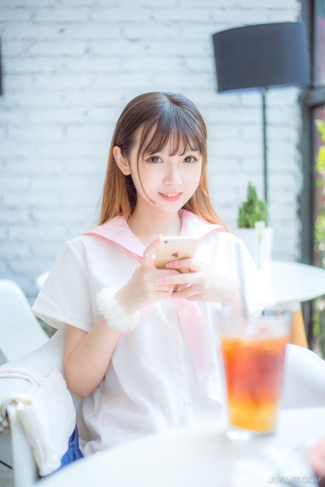 “之前那个想要抱我的人是怎么回事？”夜鹰冷漠的眸光扫过众人，冷然道：“他活着，为什么没人死？”